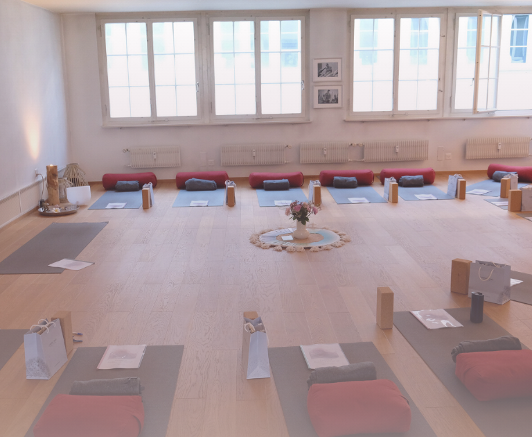 Women’s Cyclical Living: Why Women Lose Touch With Their Bodies (And How to Reconnect) 1 warsztaty dla kobiet zurych